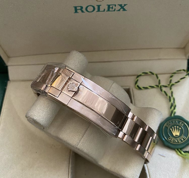 Réplica de Relógio Rolex GTM Dourado e Rosê