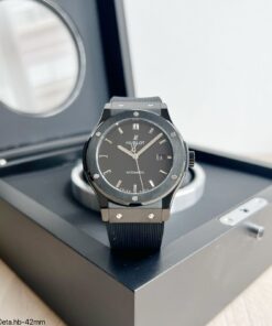 HUBLOT CLASSIC FUSION 42MM PRETO COURO