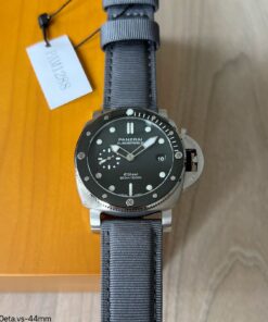 PANERAI  SUBMERSIBLE GRIGIO ROCCIA ESTEEL 44MM