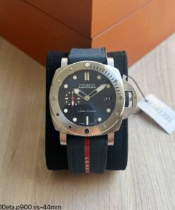 PANERAI  SUBMERSIBLE LUNA ROSSA 44MM