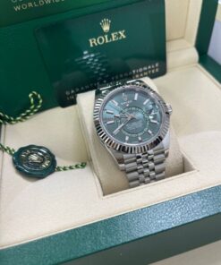 Alternative view of Réplica de Relógio Rolex Sky-Dweller